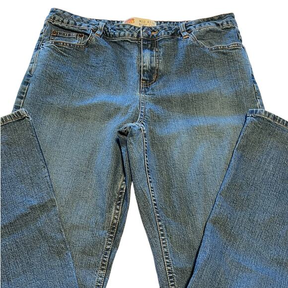 Route 66, Mid Rise Boot cut 14 short, light wash Jeans - Picture 2 of 9